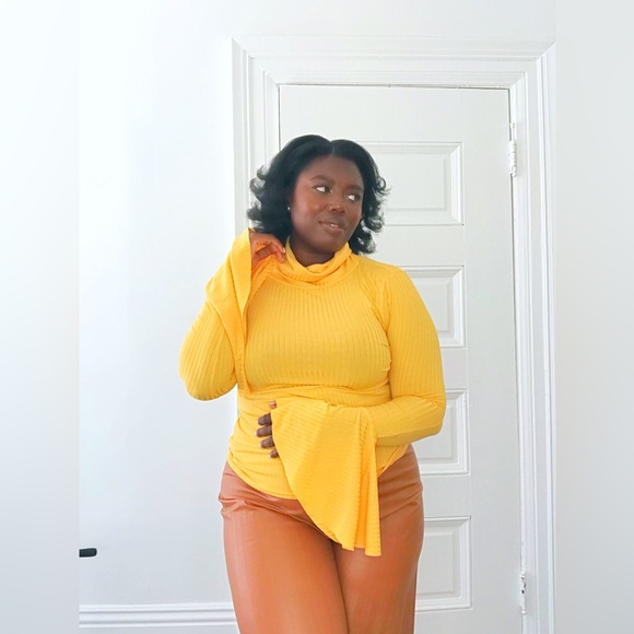 Mellow Yellow Bell Sleeve Mock Neck Ribbed Long Sleeve Statement Top - Picture 3 of 3